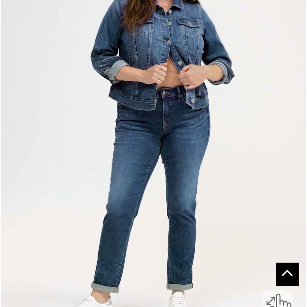 EUC Torrid Perfect Boyfriend Ankle Jeans